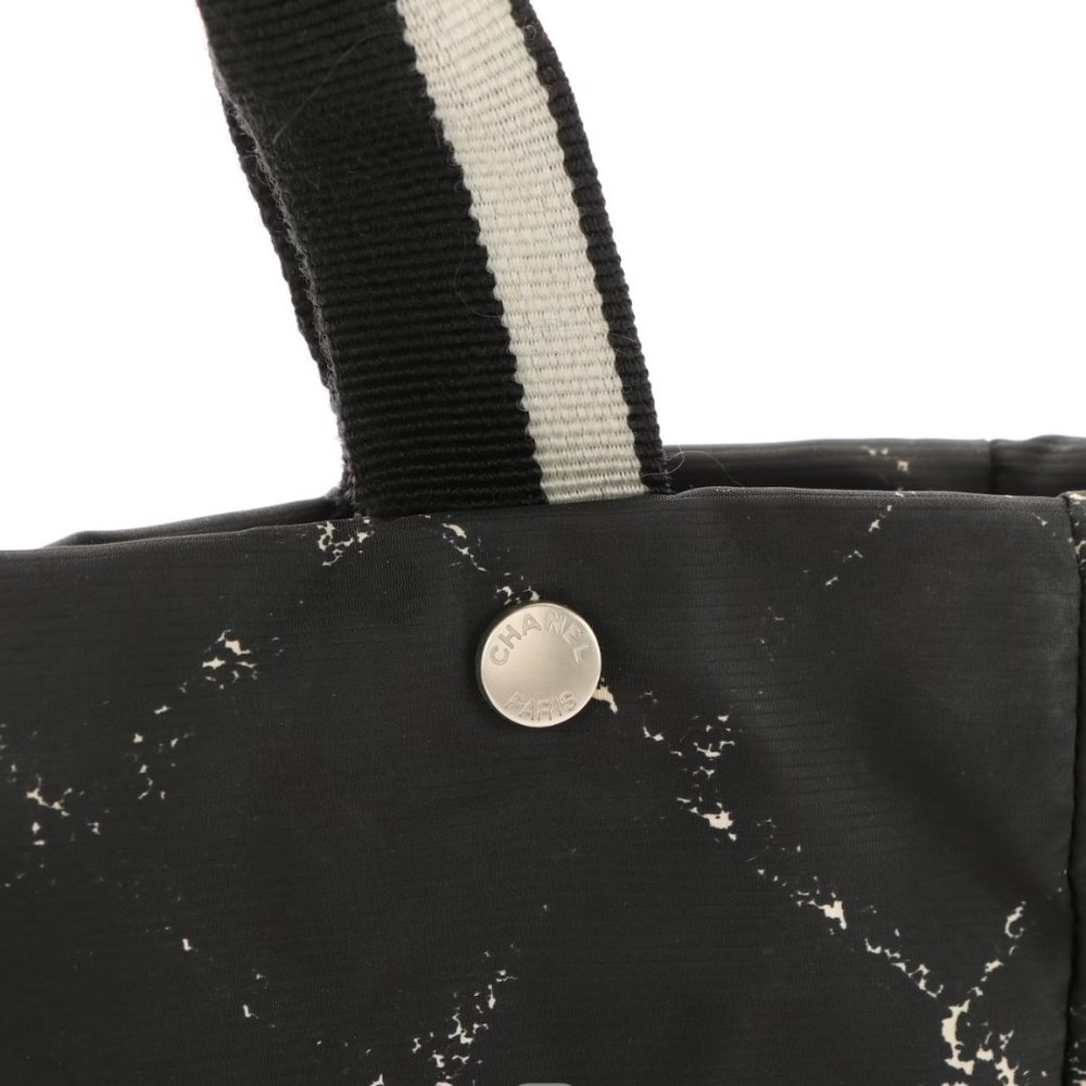 CHANEL Travel Ligne Quilted Nylon Black Tote CC - Picture 4 of 8